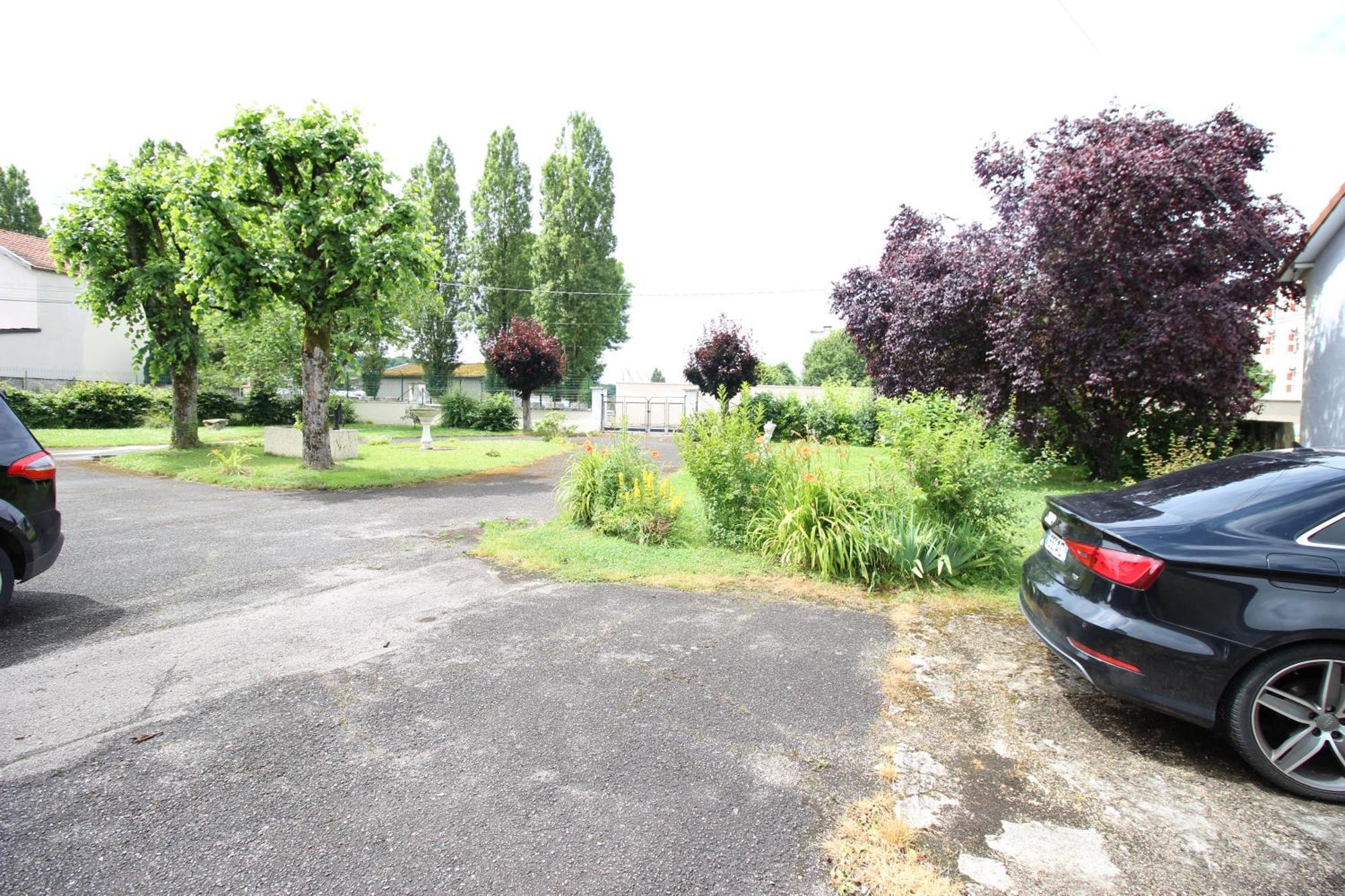 3 Chambres - Tres Grand Jardin Privee - Terrasse Privee - Garage Velo Et Moto - Parking Voiture Privee Dans La Propriete - Gere Par Presta-Zen'Services Thierville-sur-Meuse Zewnętrze zdjęcie