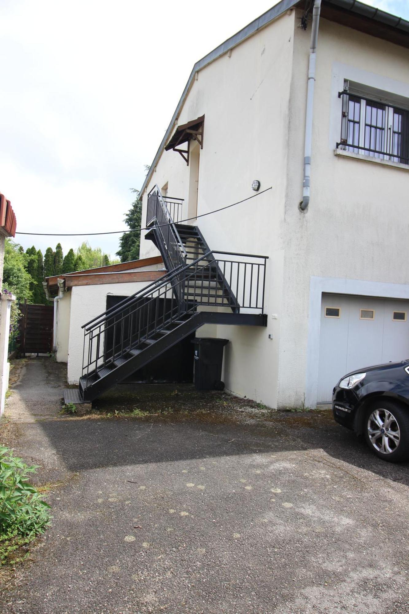 3 Chambres - Tres Grand Jardin Privee - Terrasse Privee - Garage Velo Et Moto - Parking Voiture Privee Dans La Propriete - Gere Par Presta-Zen'Services Thierville-sur-Meuse Zewnętrze zdjęcie