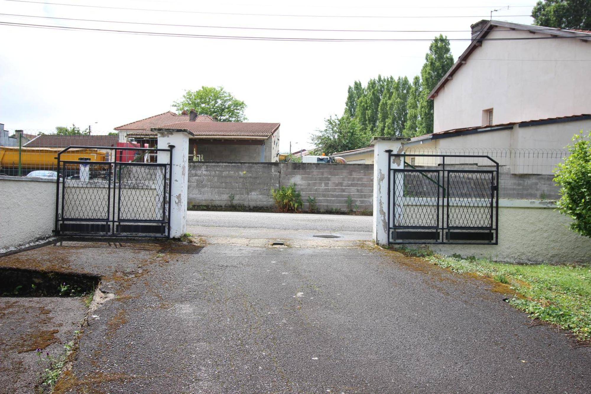 3 Chambres - Tres Grand Jardin Privee - Terrasse Privee - Garage Velo Et Moto - Parking Voiture Privee Dans La Propriete - Gere Par Presta-Zen'Services Thierville-sur-Meuse Zewnętrze zdjęcie